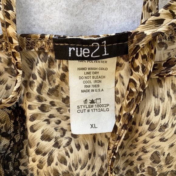 Rue21 Chemise Size XL Leopard/Feather Print NWOT - Picture 4 of 7